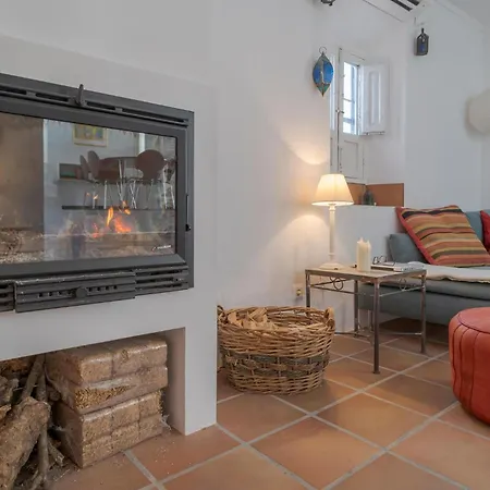 Cozy In With Kitchenette Competa